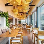 Renaissance Hotel 4*