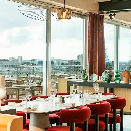 Renaissance Hotel 4*