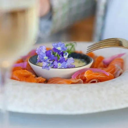 Renaissance Hotel 4*