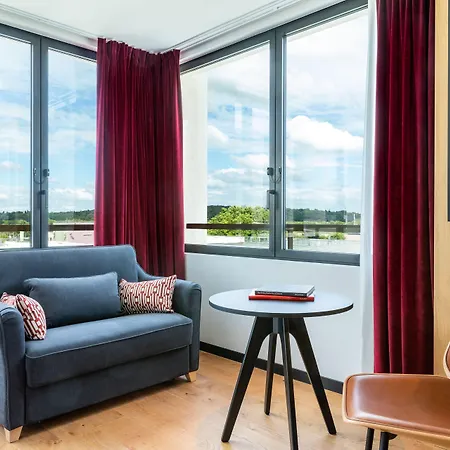 Renaissance Hotel 4*