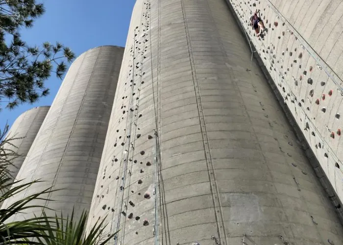 Renaissance Hotel 4*