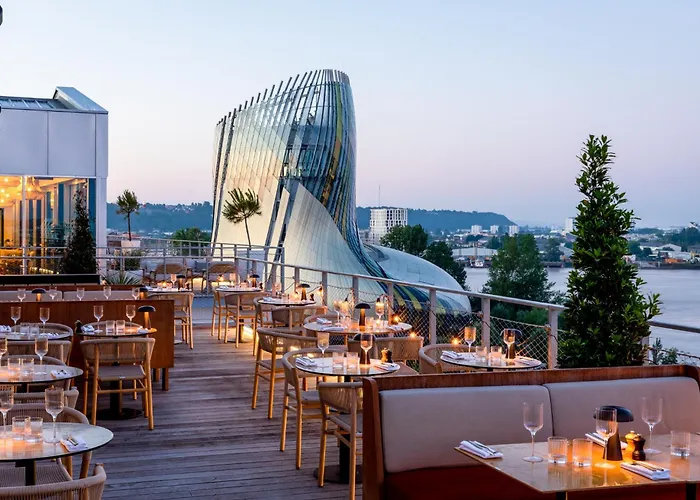 Renaissance Hotel 4*