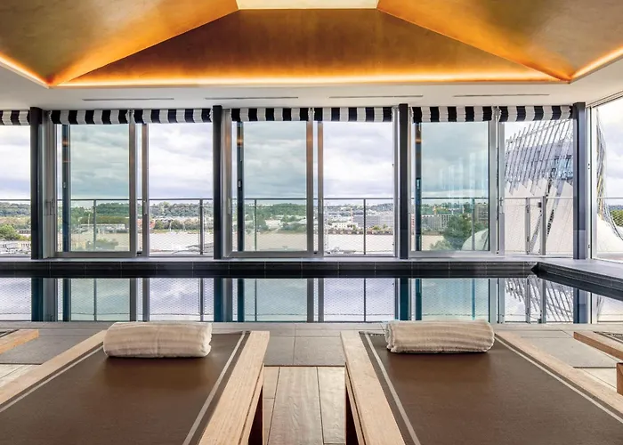 Renaissance Hotel 4*