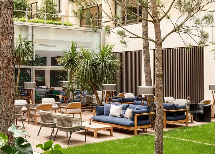 Renaissance Hotel 4*