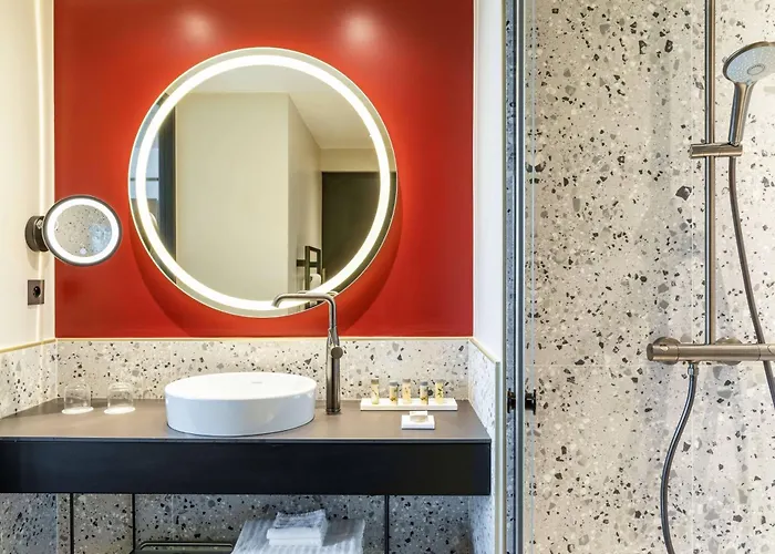 Renaissance Hotel 4*