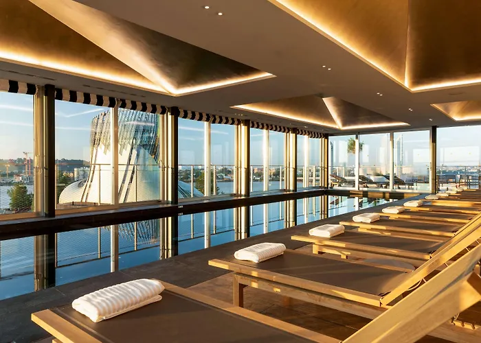 Отель Renaissance 4*