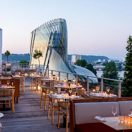 Renaissance Hotel 4*