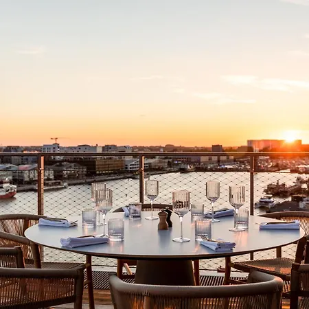 Renaissance Hotel 4*