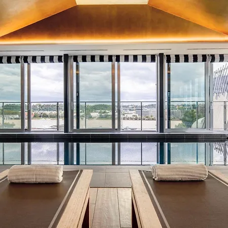 Renaissance Hotel 4*