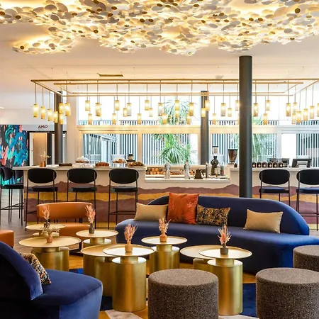 Renaissance Hotel 4*