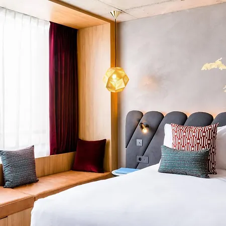 Отель Renaissance 4*