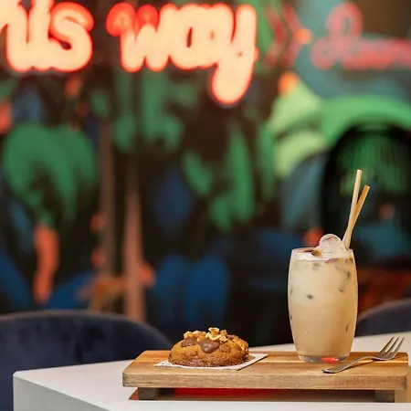 Renaissance Hotel 4*