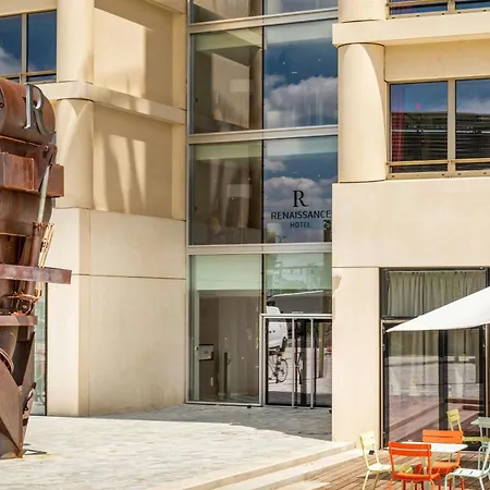 Renaissance 4*