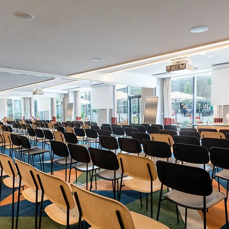 Renaissance Hotel 4*