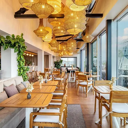 Renaissance Hotel 4*