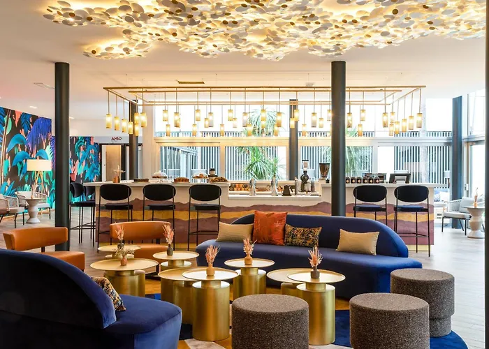 Renaissance Hotel 4*