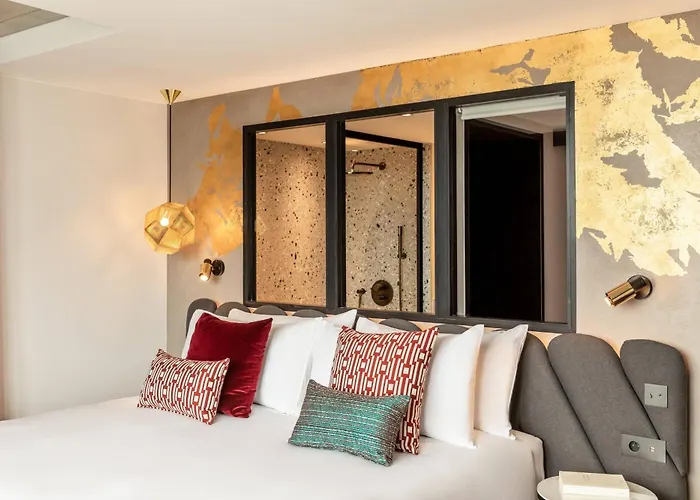 Отель Renaissance 4*