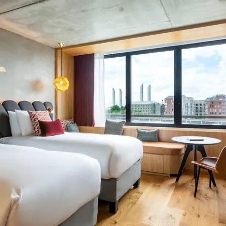Renaissance Hotel 4*