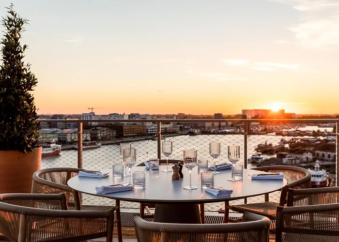 Renaissance Hotel 4*